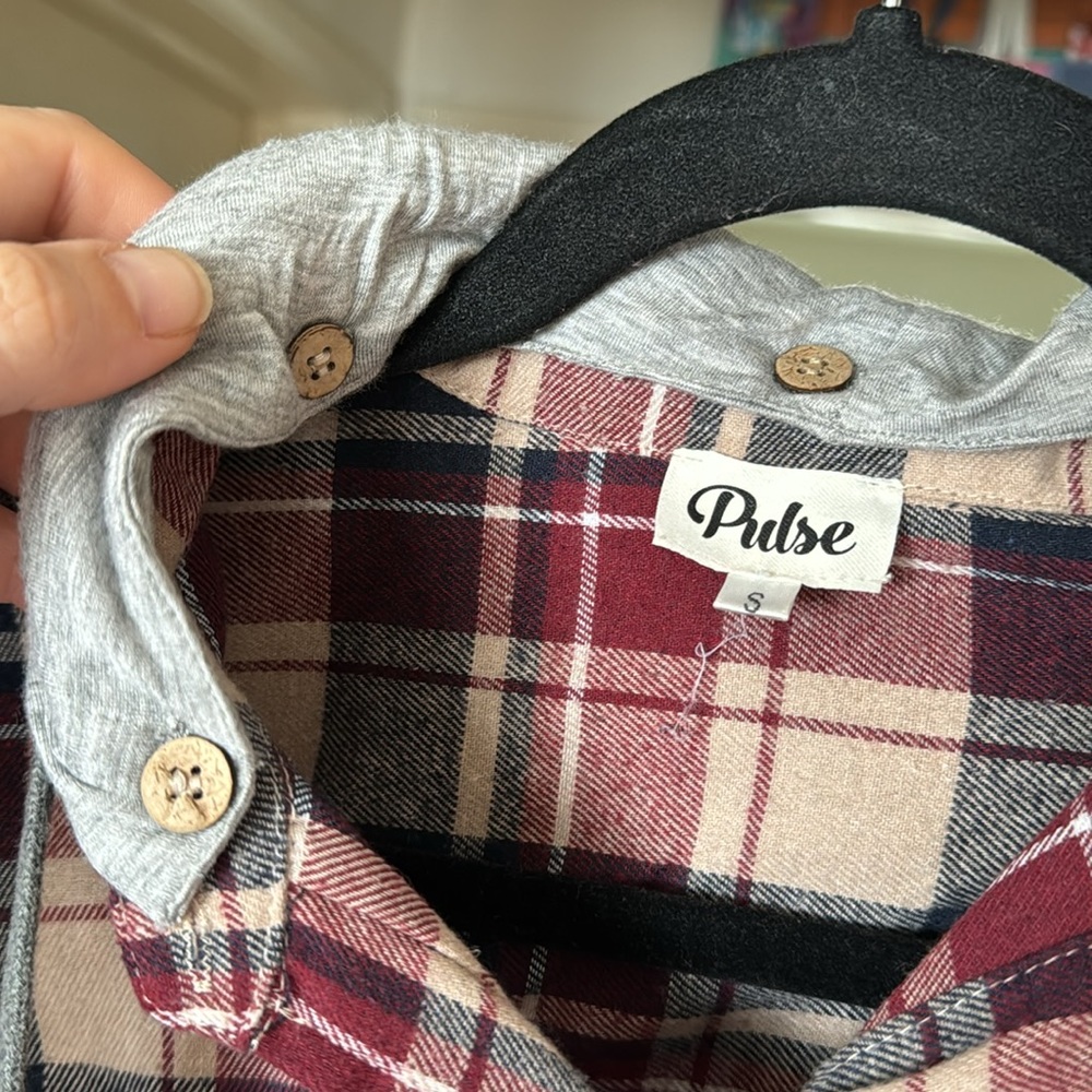 Women’s Small Buttom Up Flannel W/ Removable Hood - Picture 5 of 10